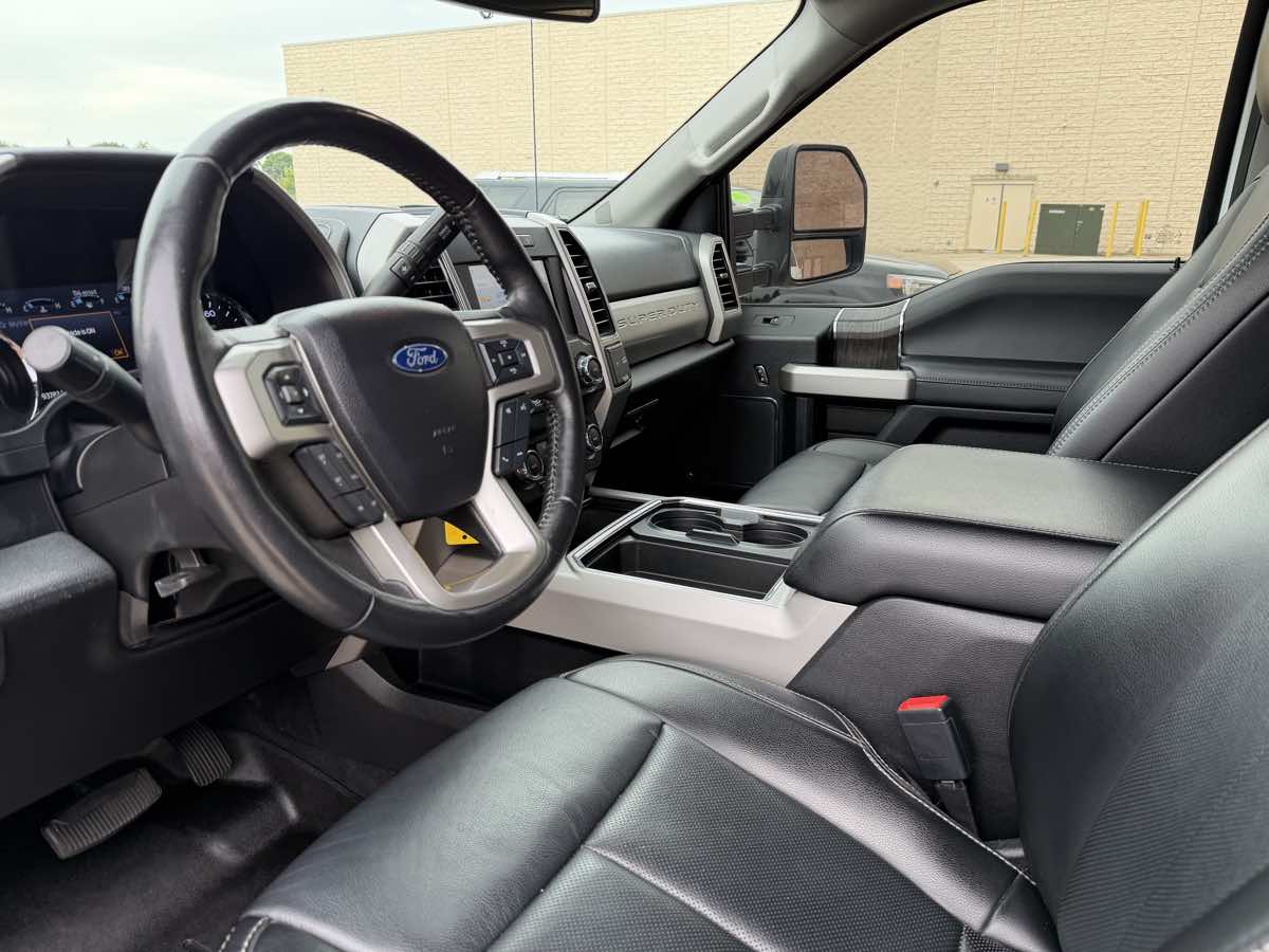 Photo 28 of this Ford Super Duty F-250 SRW