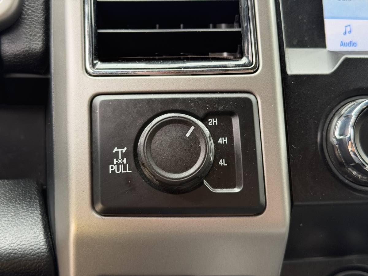 Photo 31 of this Ford Super Duty F-250 SRW