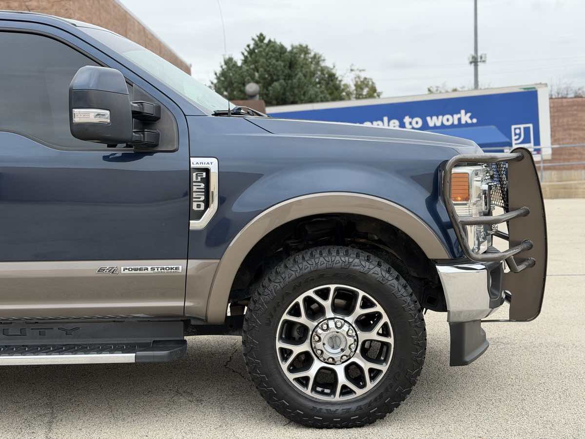 Photo 14 of this Ford Super Duty F-250 SRW