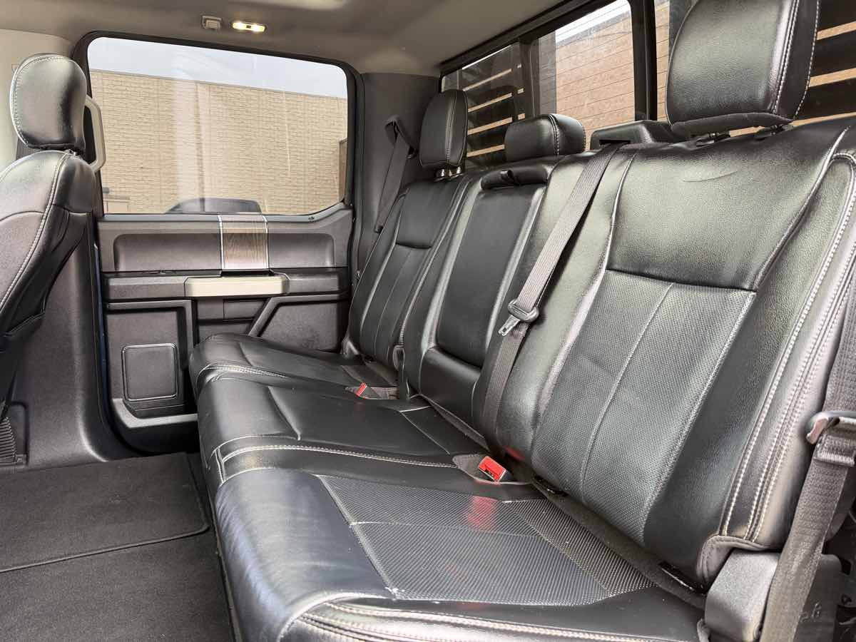 Photo 24 of this Ford Super Duty F-250 SRW