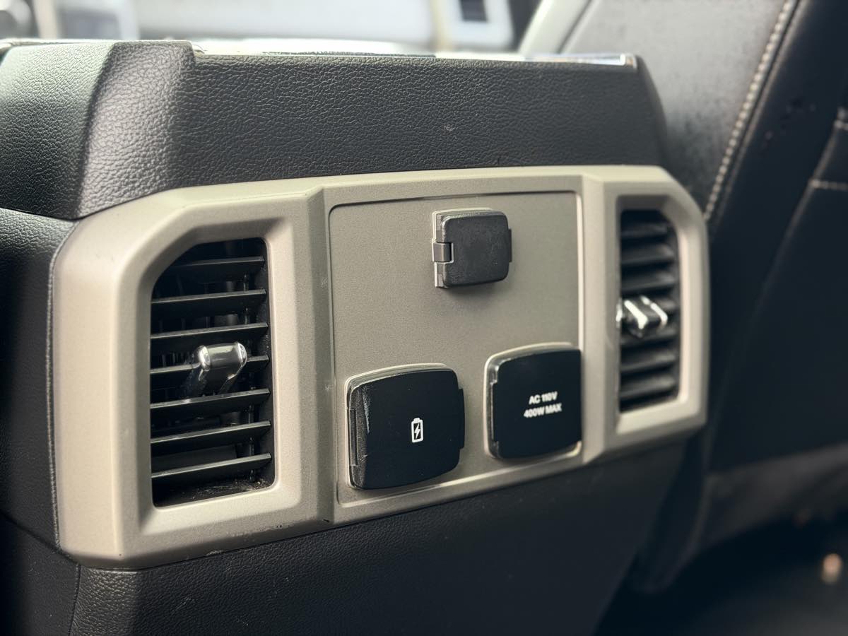 Photo 26 of this Ford Super Duty F-250 SRW