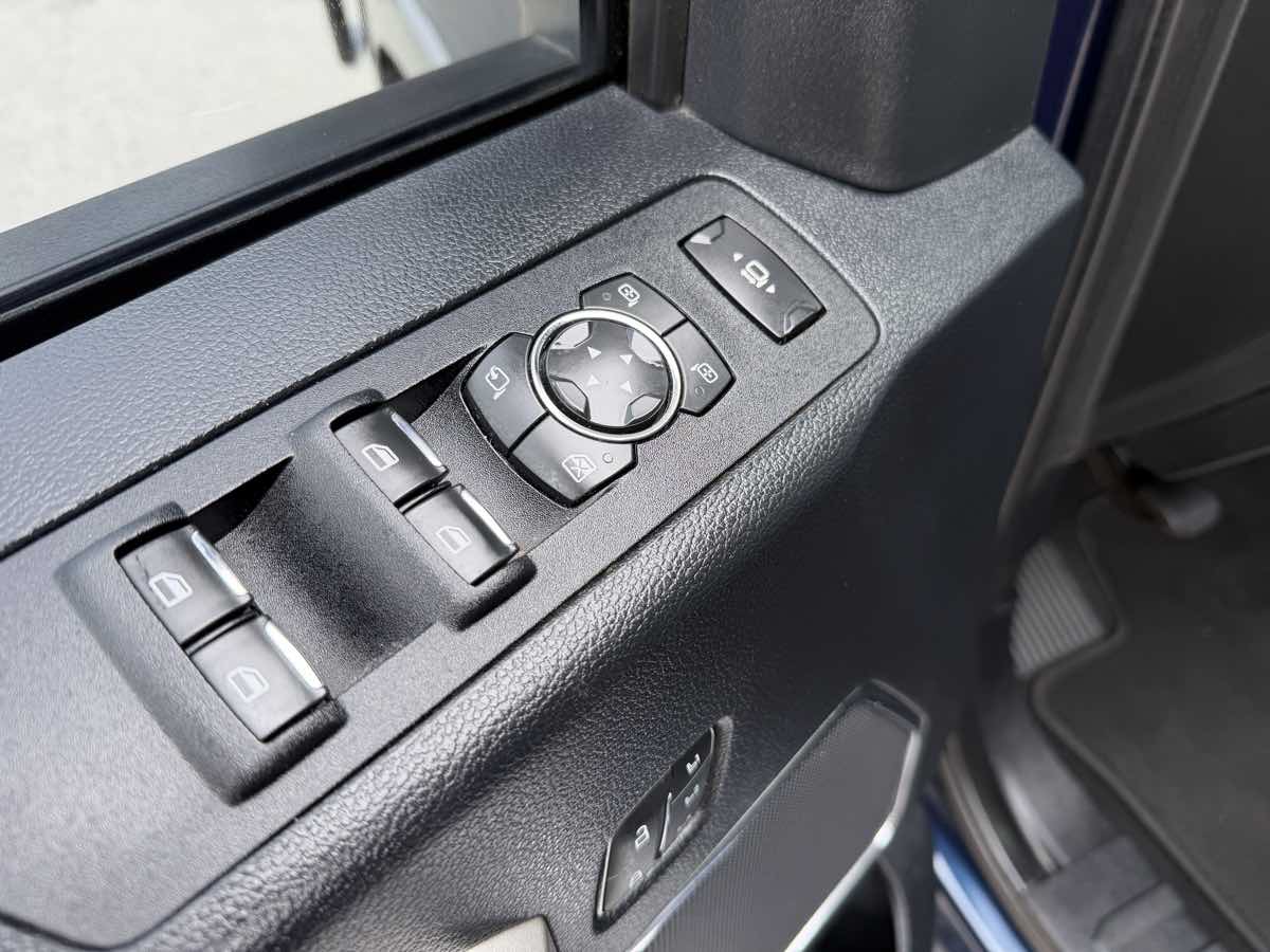 Photo 29 of this Ford Super Duty F-250 SRW