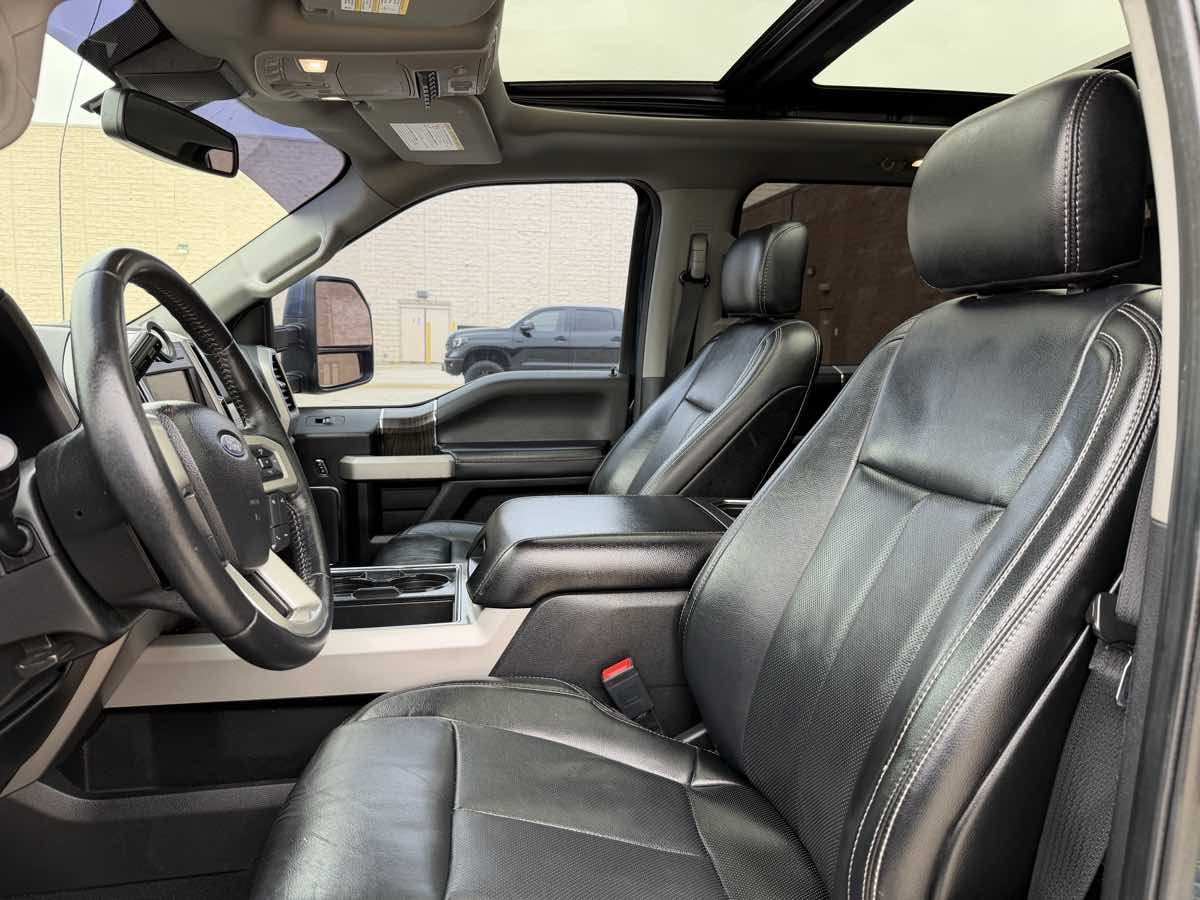 Photo 31 of this Ford Super Duty F-250 SRW