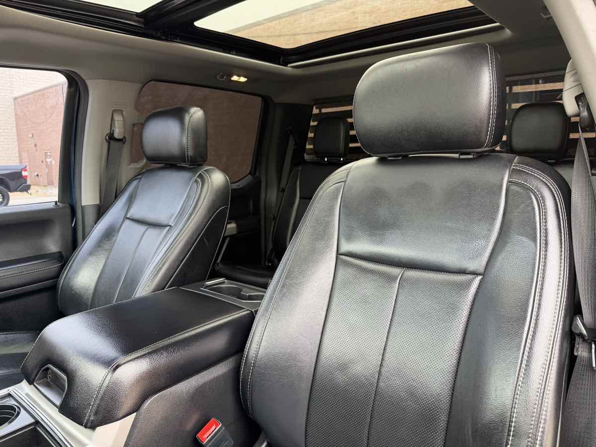 Photo 32 of this Ford Super Duty F-250 SRW