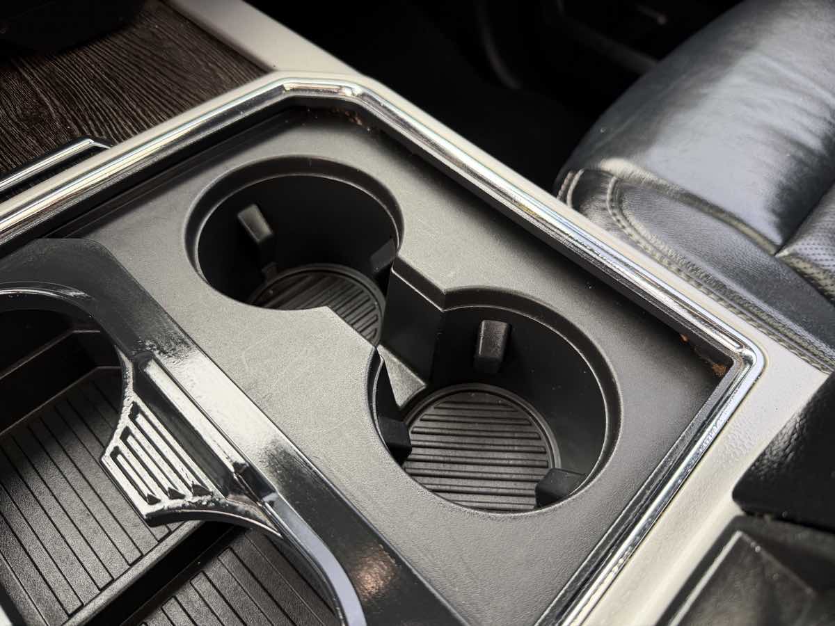 Photo 33 of this Ford Super Duty F-250 SRW