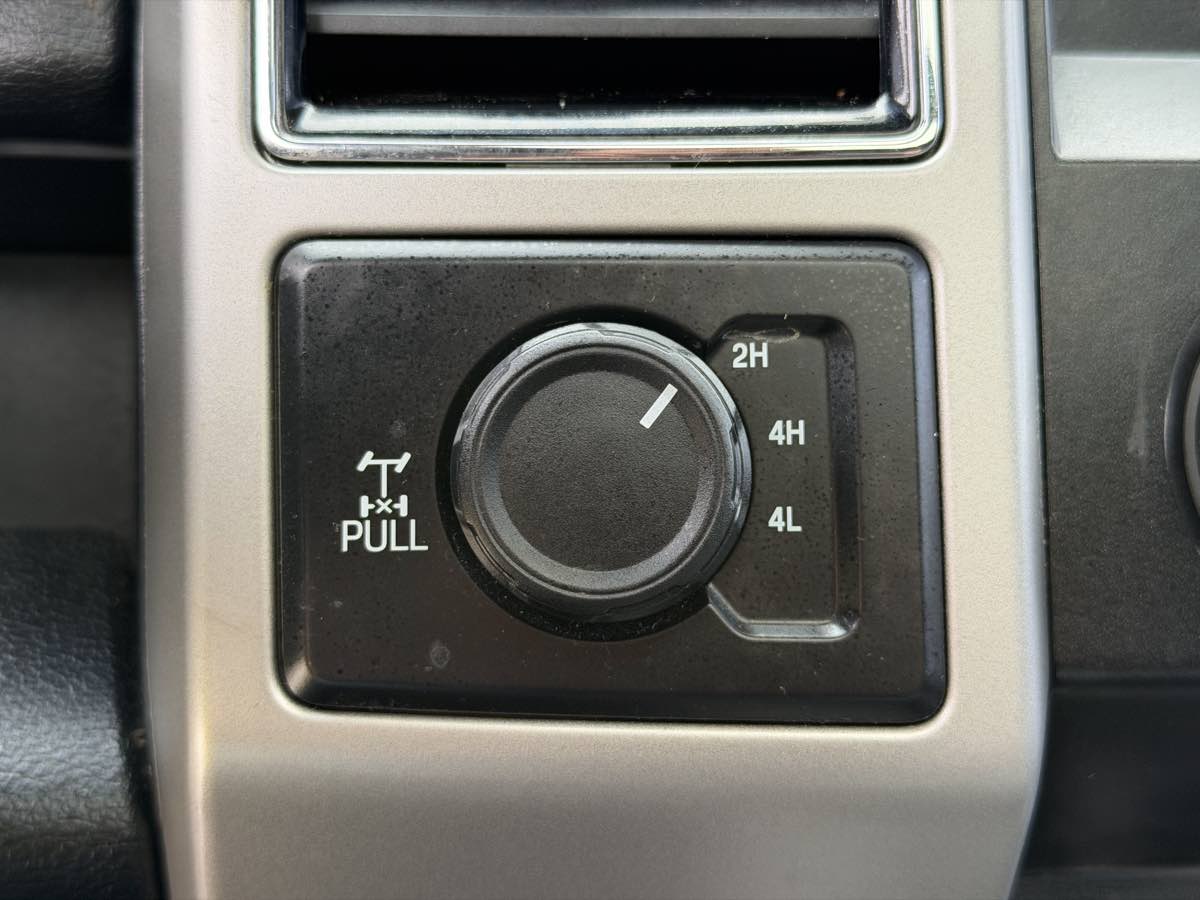 Photo 36 of this Ford Super Duty F-250 SRW