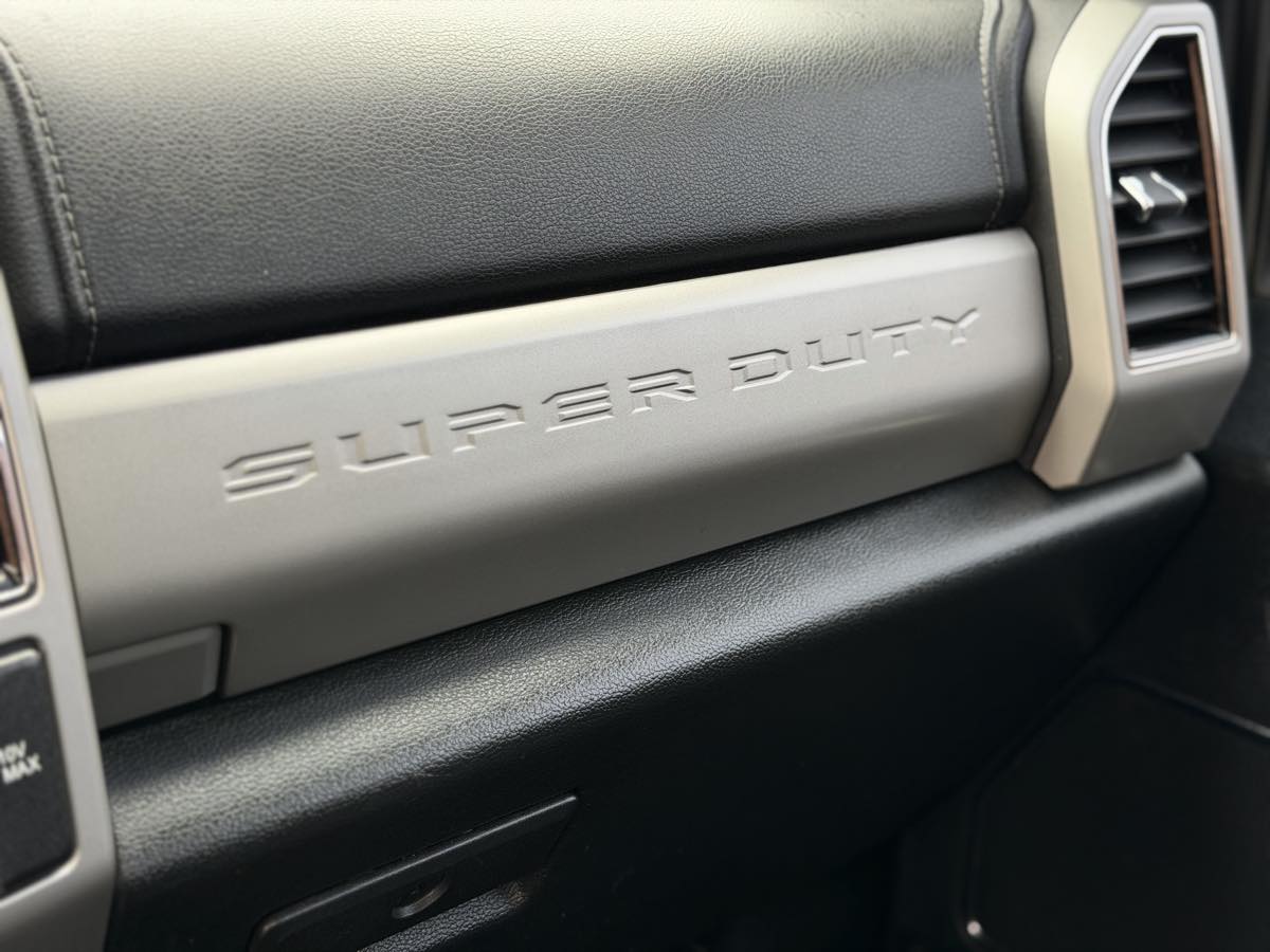 Photo 38 of this Ford Super Duty F-250 SRW