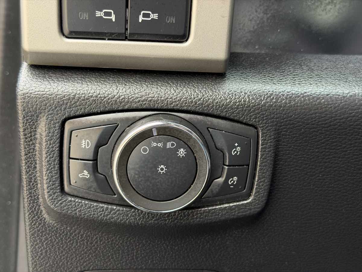 Photo 44 of this Ford Super Duty F-250 SRW