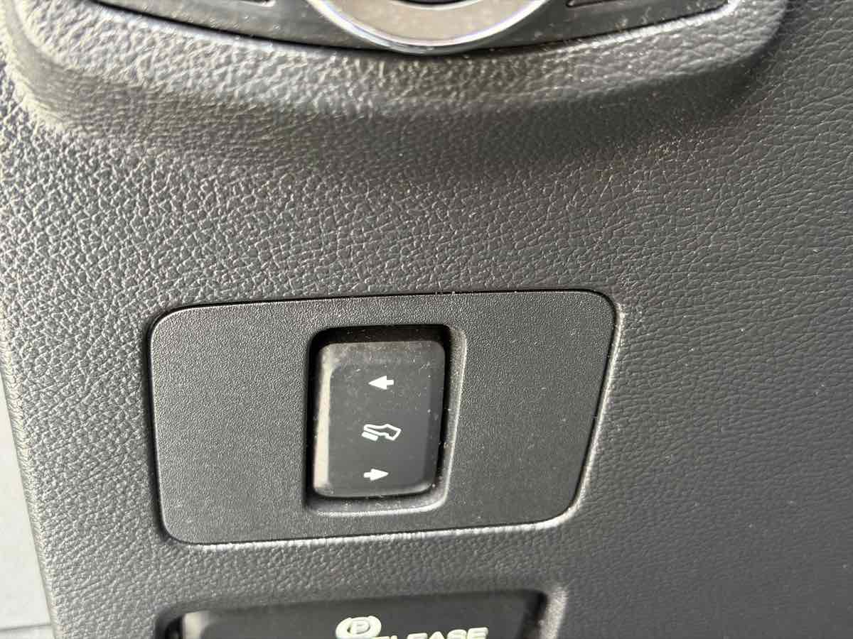 Photo 45 of this Ford Super Duty F-250 SRW