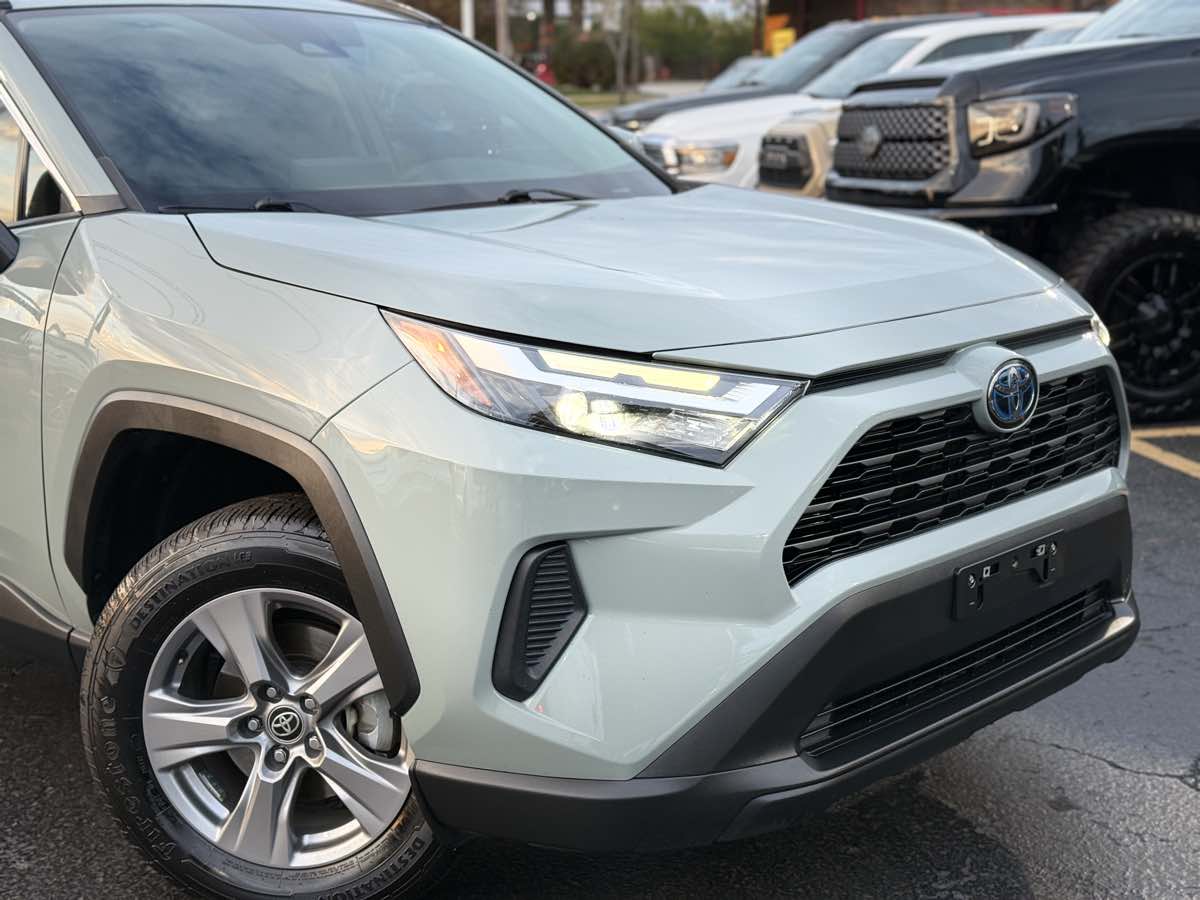 Photo 2 of this Toyota RAV4