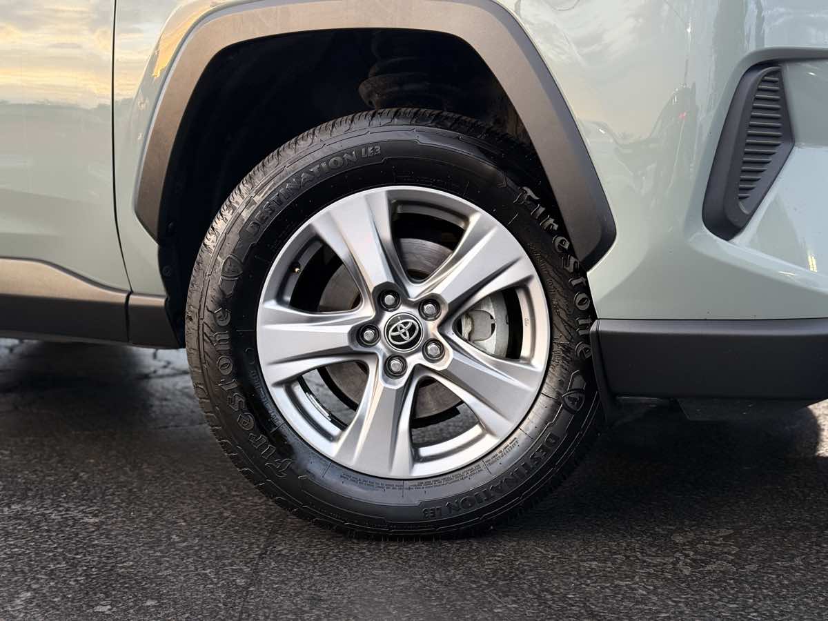 Photo 3 of this Toyota RAV4