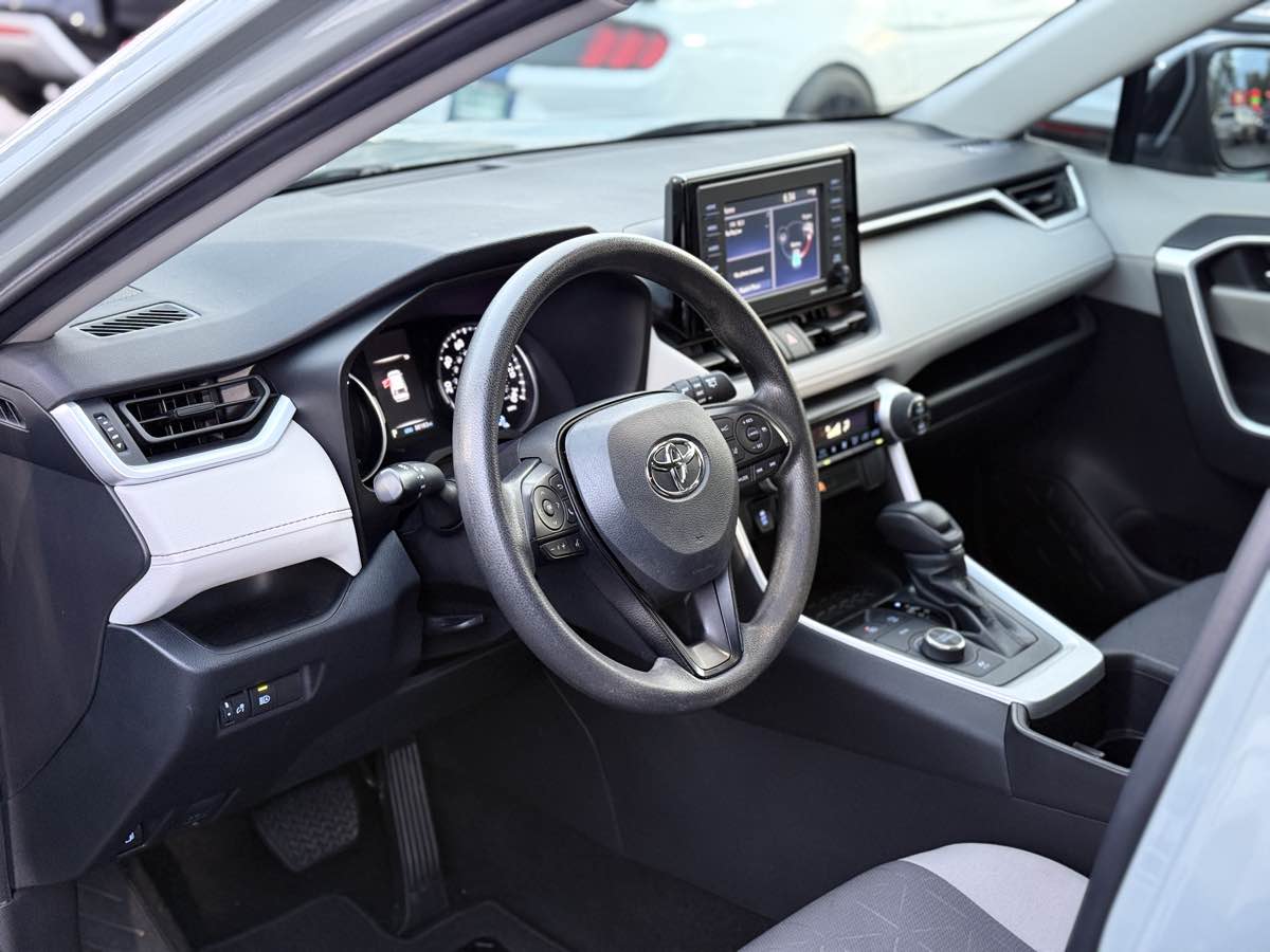 Photo 15 of this Toyota RAV4