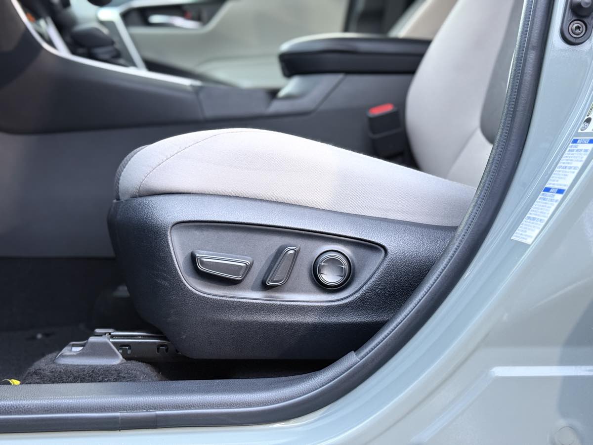 Photo 16 of this Toyota RAV4