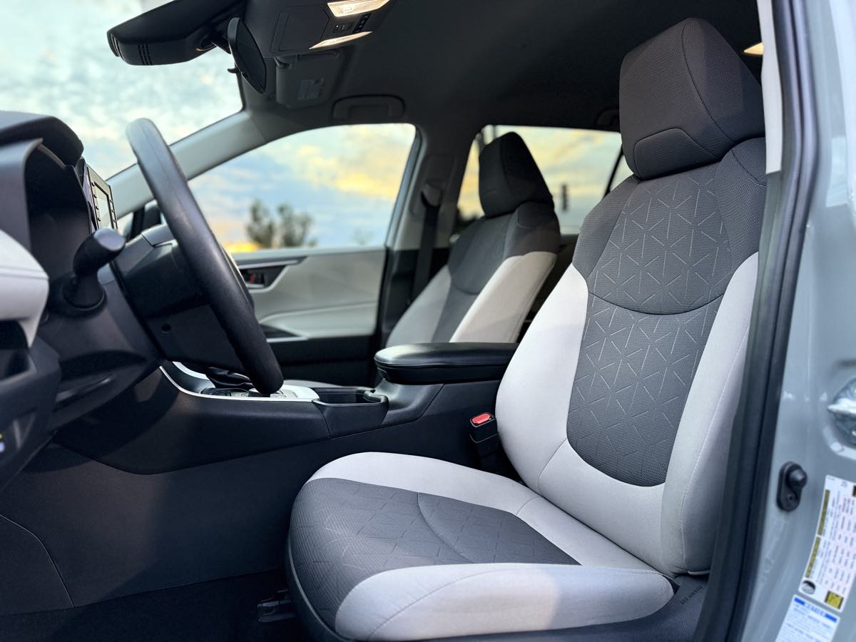 Photo 17 of this Toyota RAV4