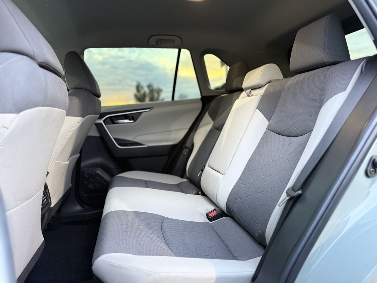 Photo 19 of this Toyota RAV4