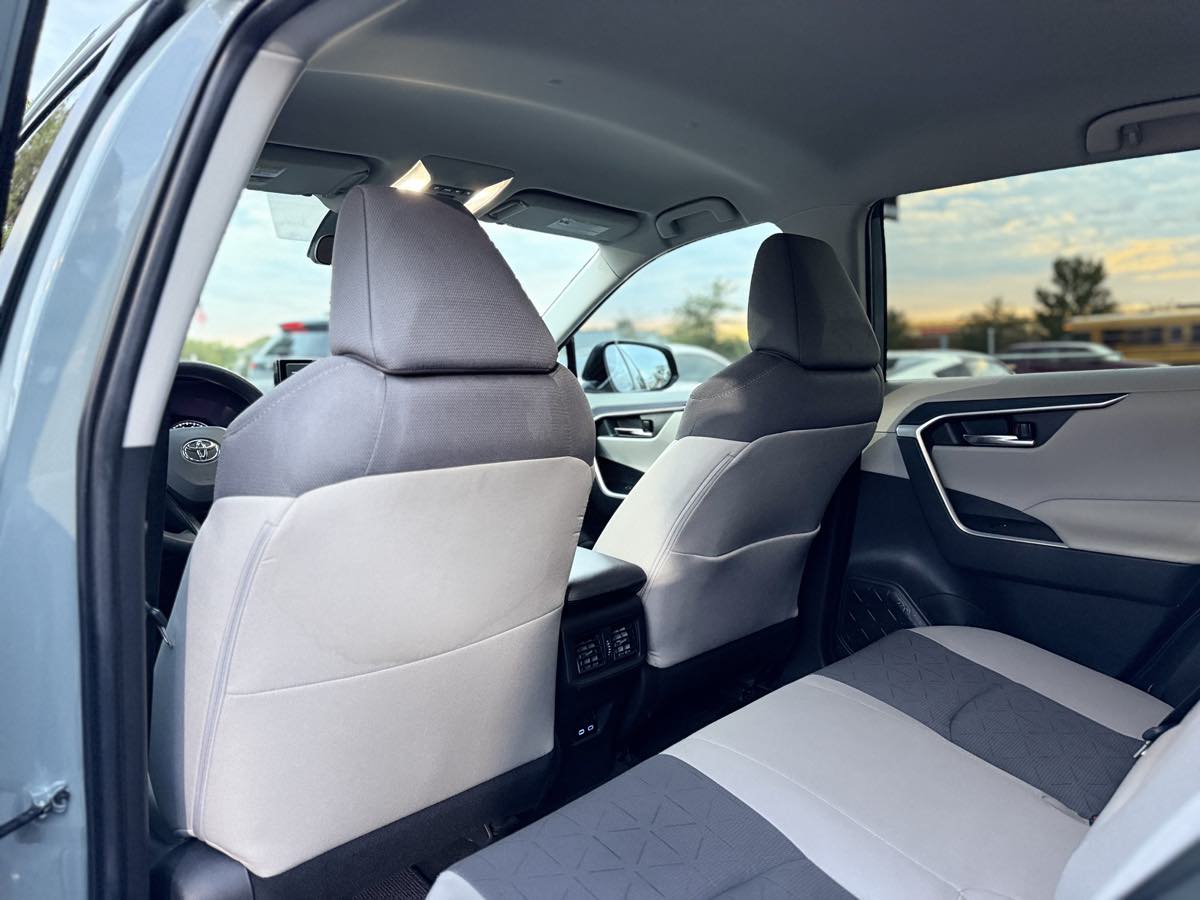 Photo 20 of this Toyota RAV4
