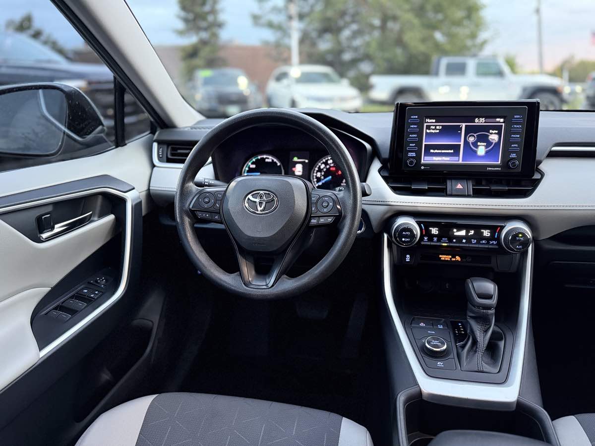 Photo 21 of this Toyota RAV4