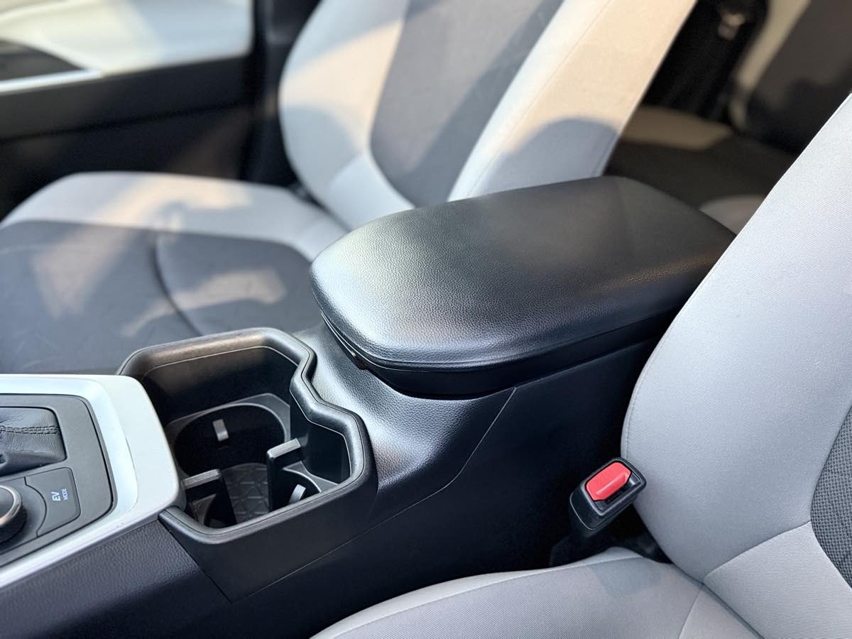 Photo 35 of this Toyota RAV4