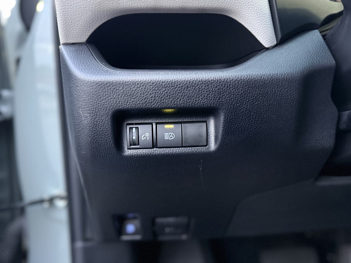Photo 37 of this Toyota RAV4