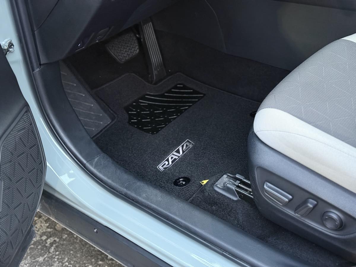 Photo 39 of this Toyota RAV4
