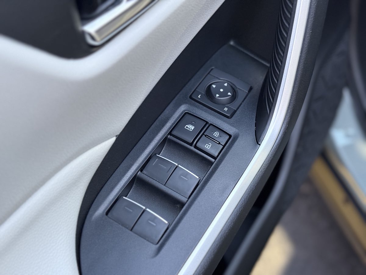 Photo 40 of this Toyota RAV4