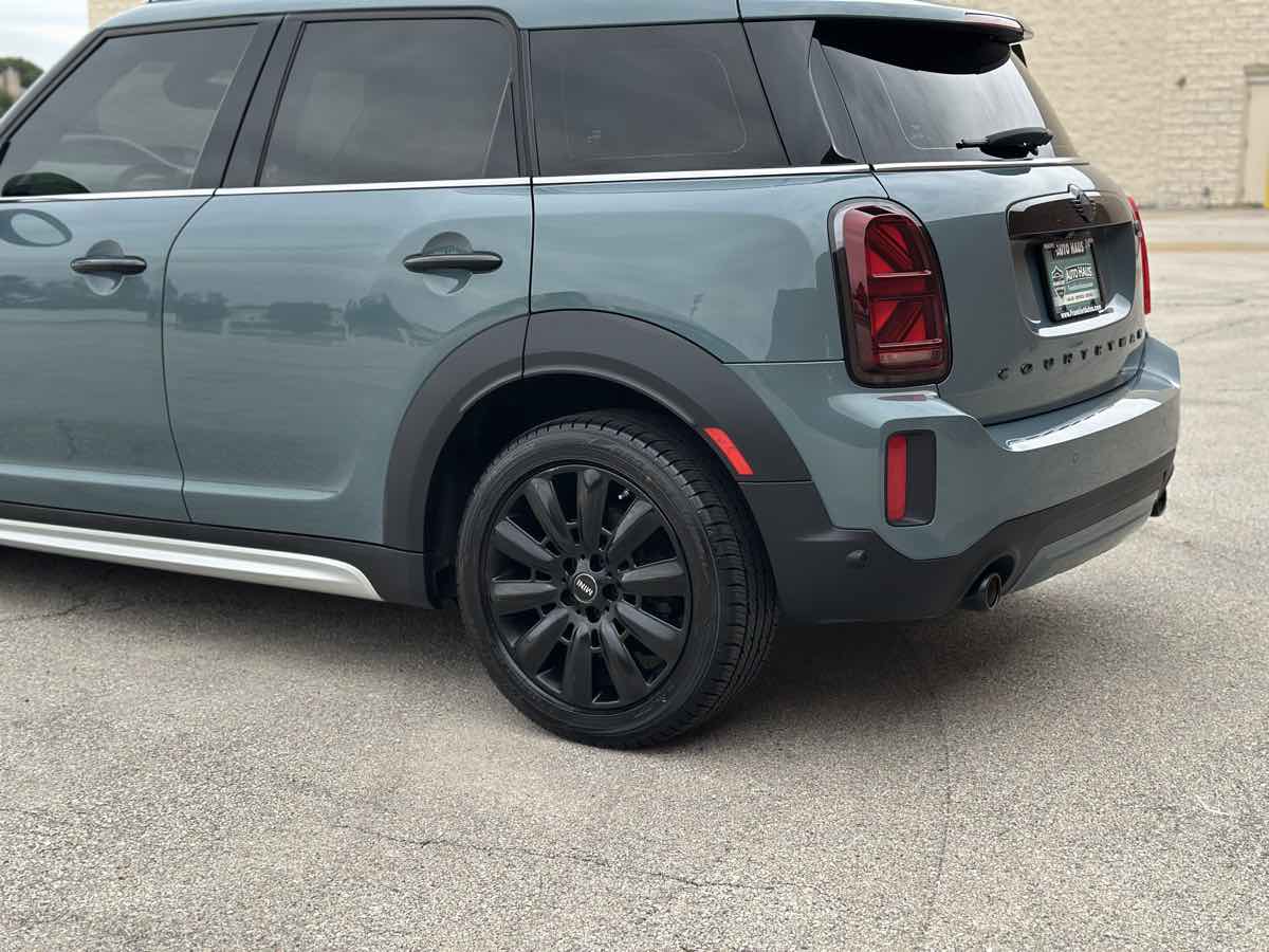 Photo 7 of this MINI Countryman