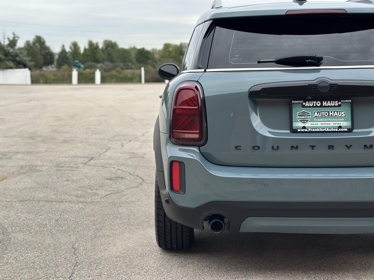 Photo 11 of this MINI Countryman