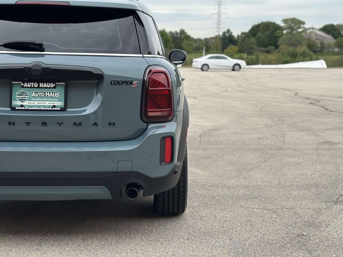 Photo 12 of this MINI Countryman