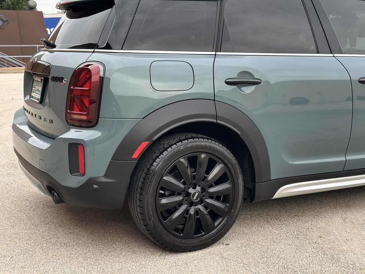 Photo 14 of this MINI Countryman
