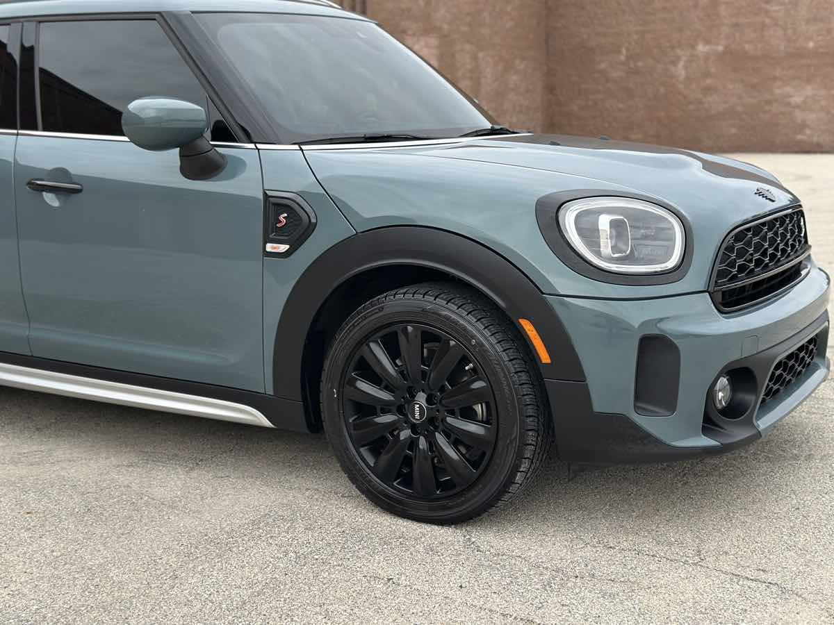 Photo 16 of this MINI Countryman
