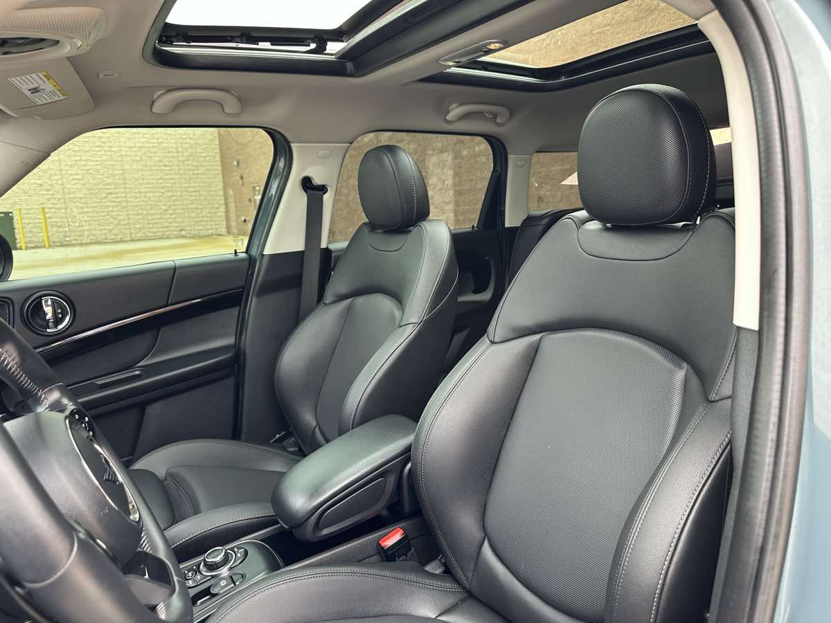Photo 23 of this MINI Countryman