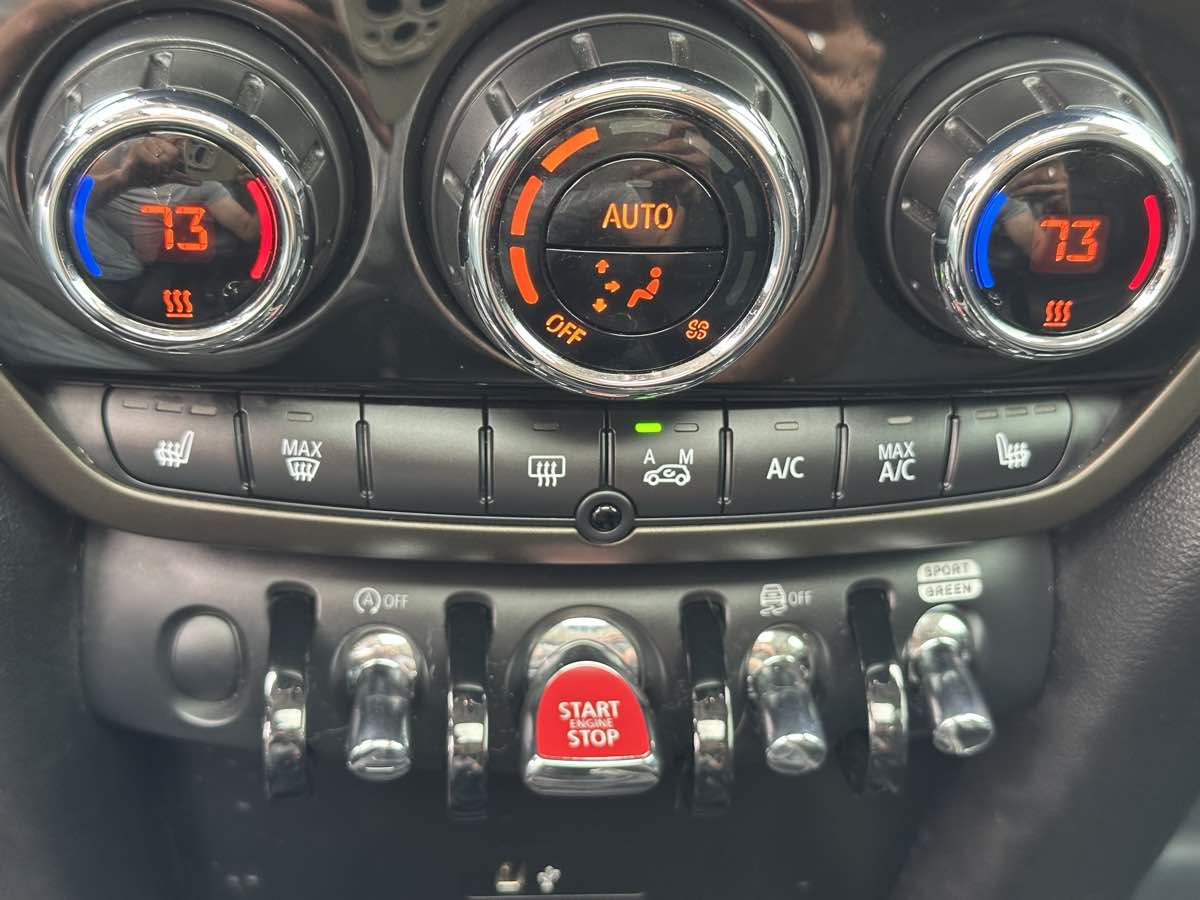 Photo 35 of this MINI Countryman