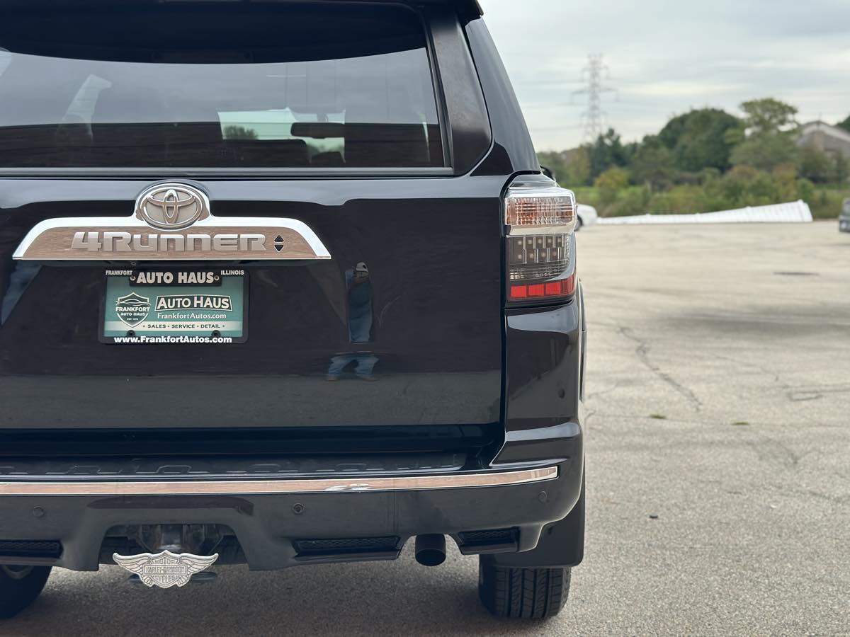 Photo 12 of this Toyota 4Runner