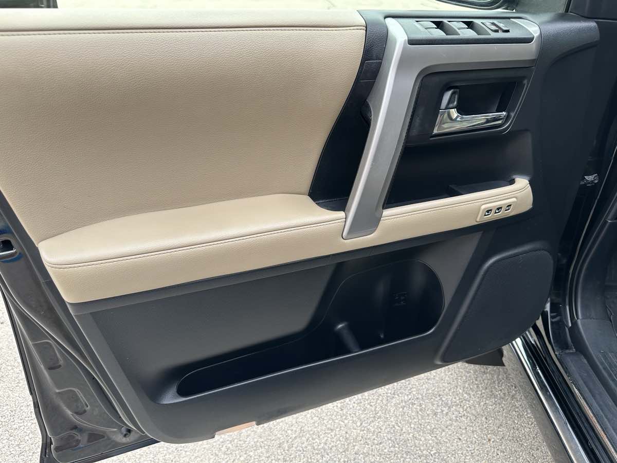 Photo 27 of this Toyota 4Runner