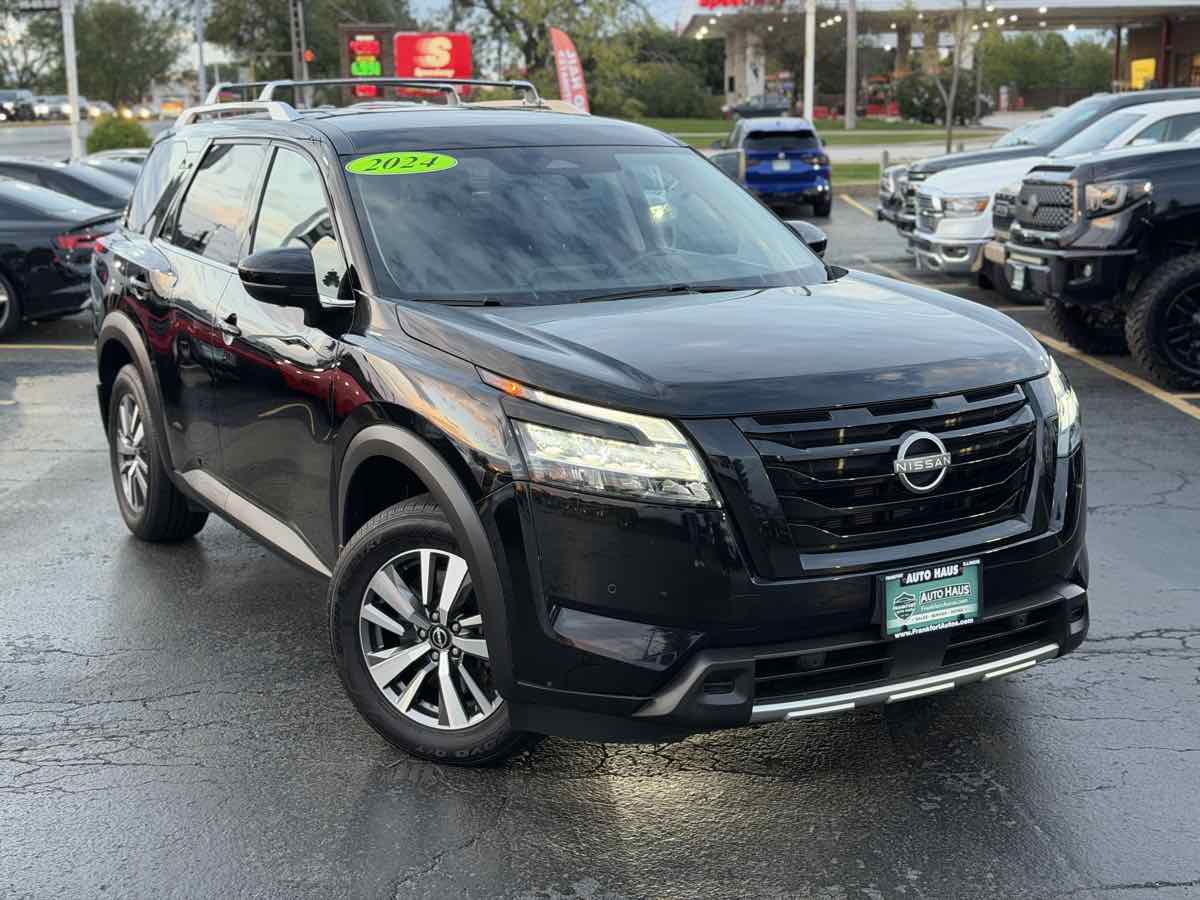 Photo 2 of this Nissan Pathfinder