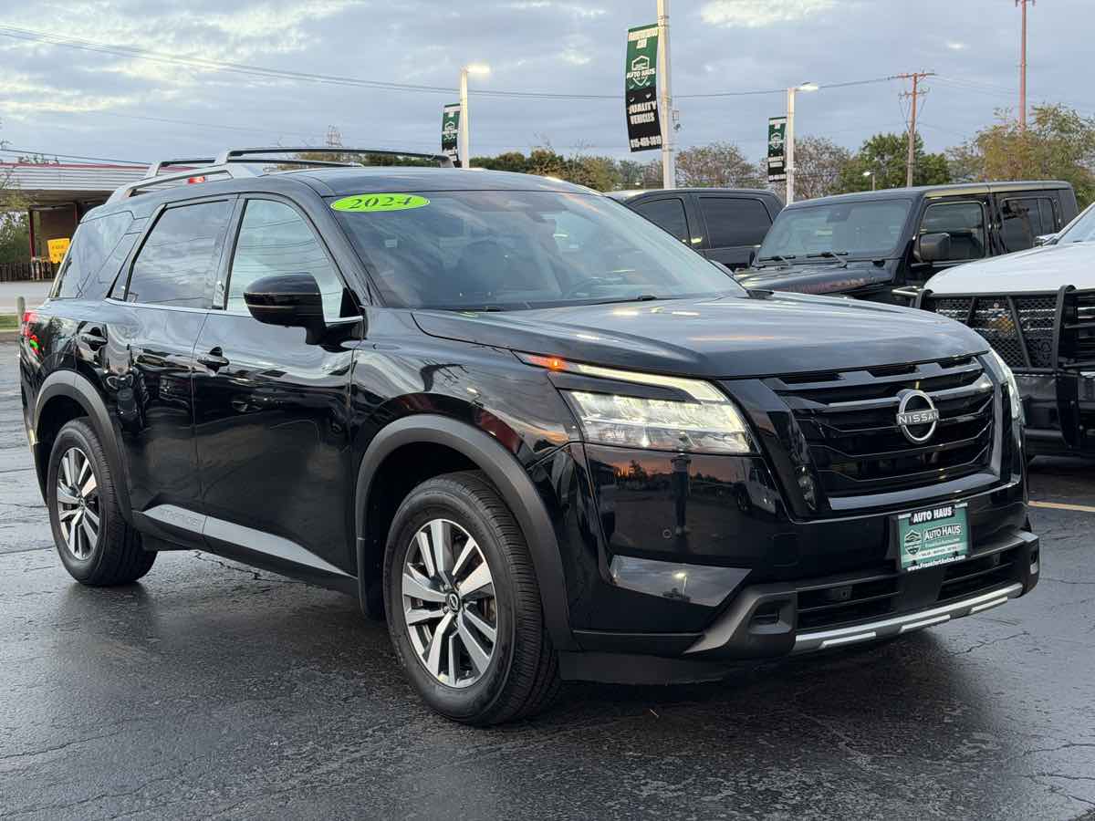 Photo 4 of this Nissan Pathfinder