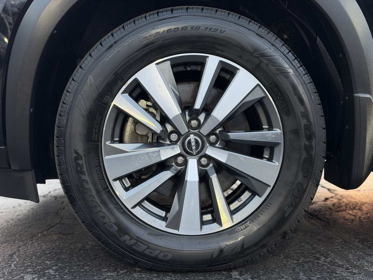 Photo 7 of this Nissan Pathfinder