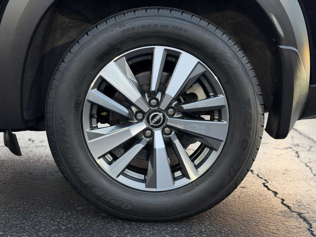 Photo 9 of this Nissan Pathfinder