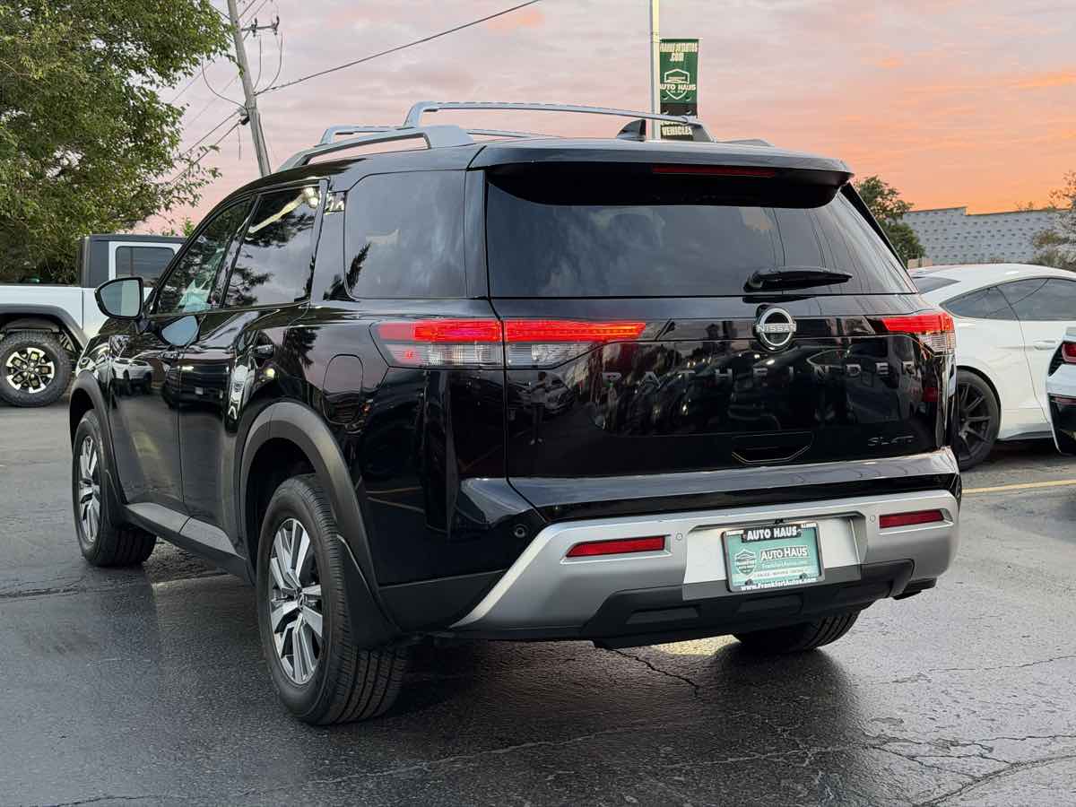 Photo 10 of this Nissan Pathfinder