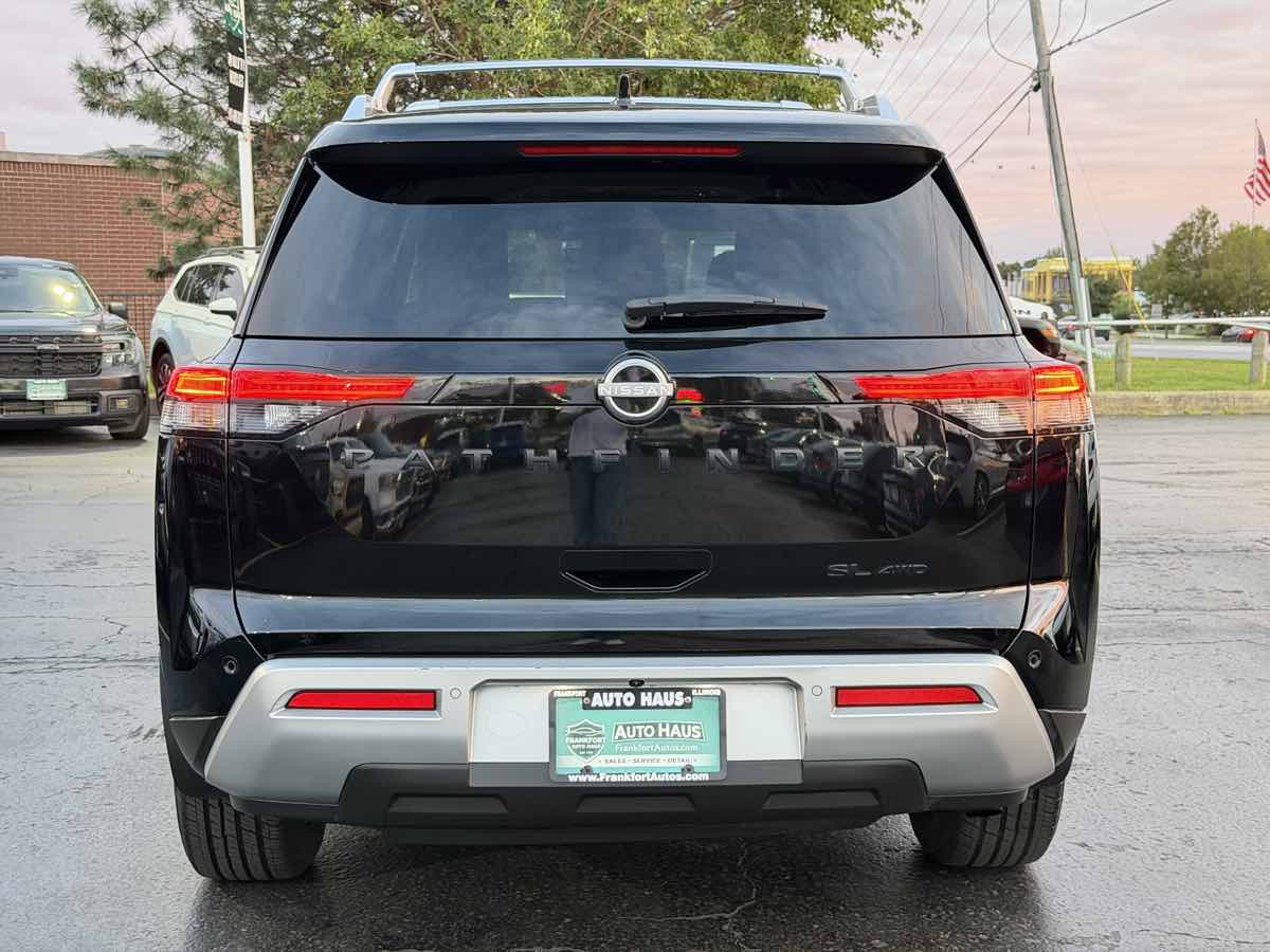 Photo 16 of this Nissan Pathfinder