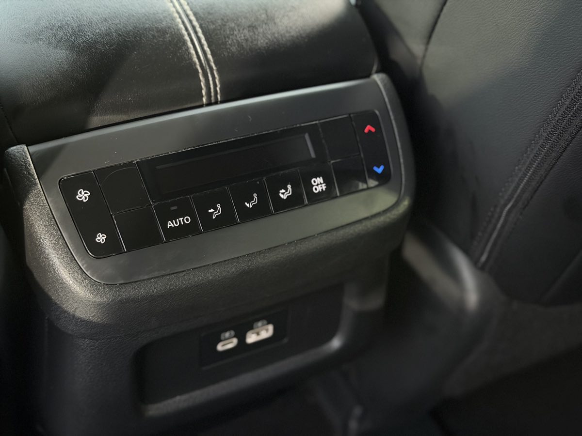 Photo 23 of this Nissan Pathfinder