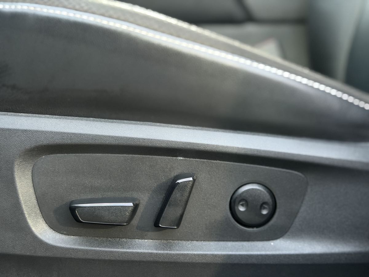 Photo 29 of this Nissan Pathfinder