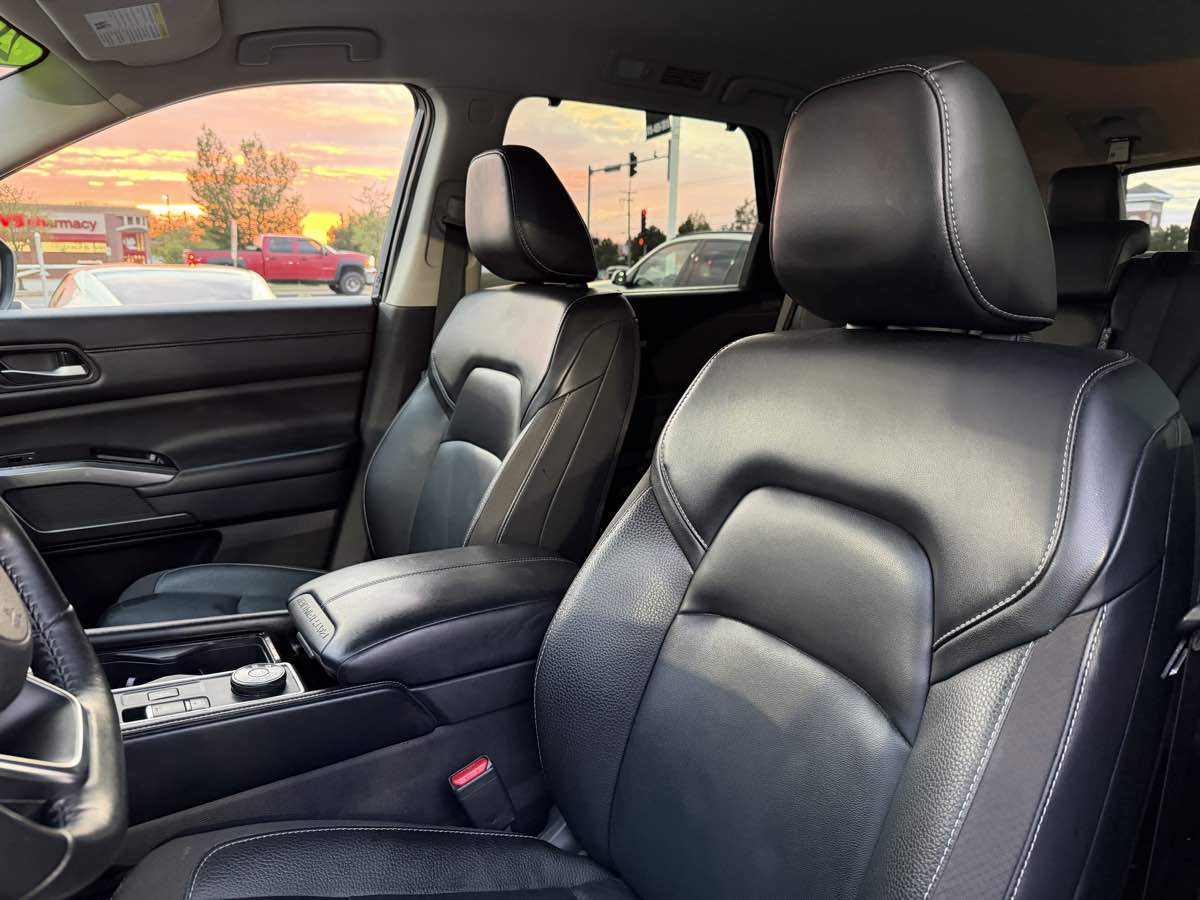 Photo 30 of this Nissan Pathfinder