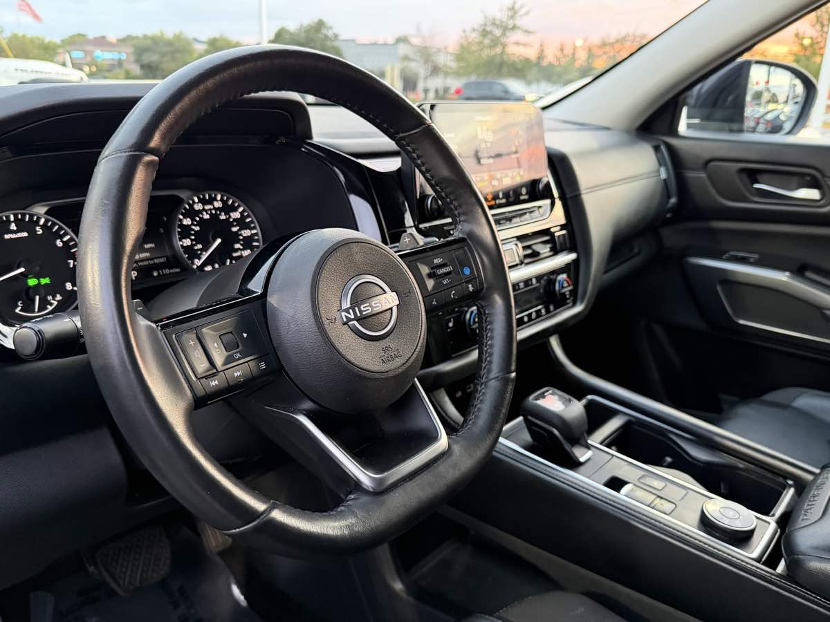 Photo 31 of this Nissan Pathfinder