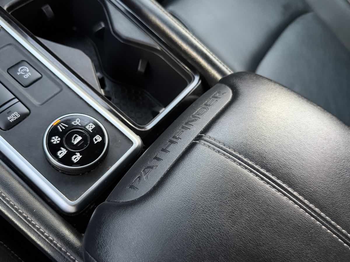 Photo 32 of this Nissan Pathfinder