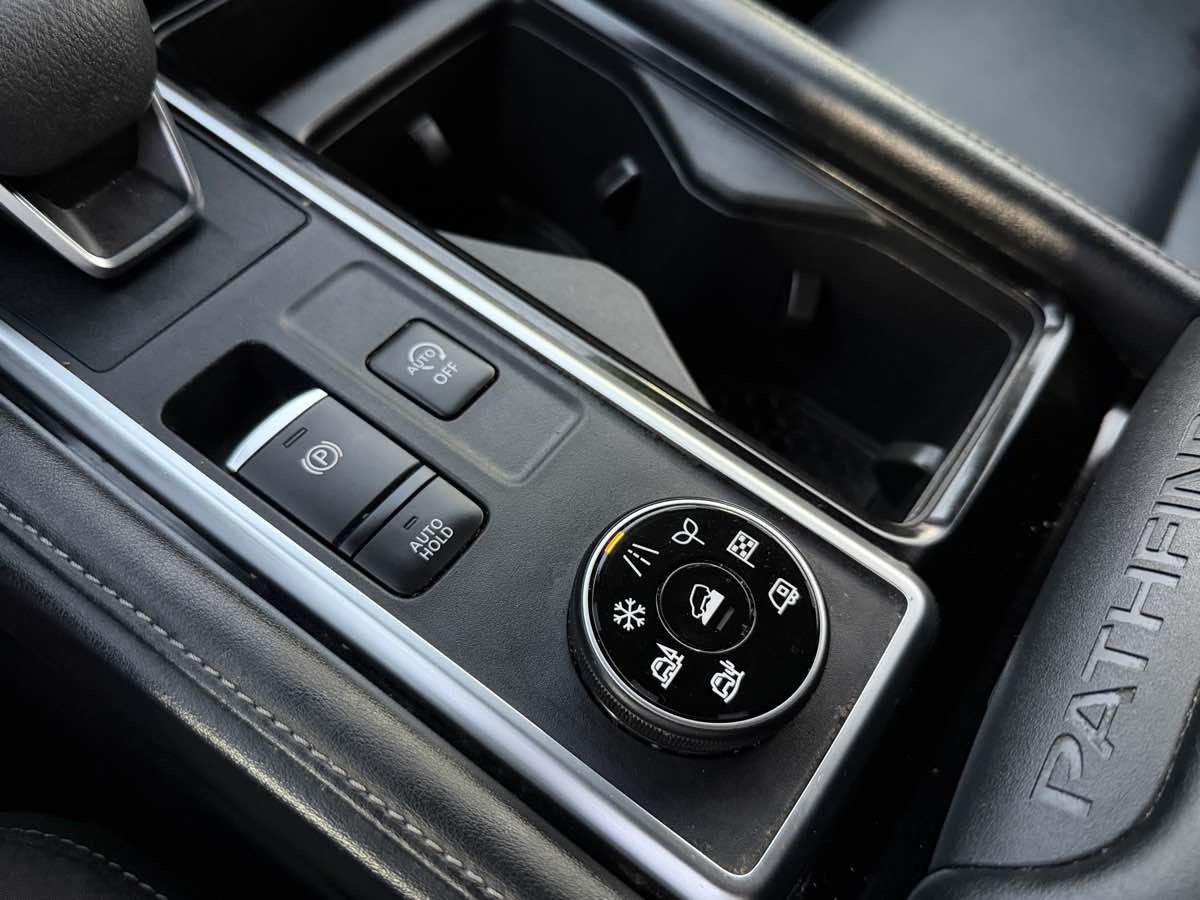 Photo 33 of this Nissan Pathfinder