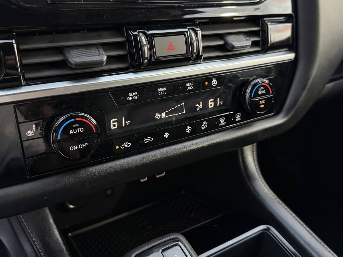 Photo 38 of this Nissan Pathfinder