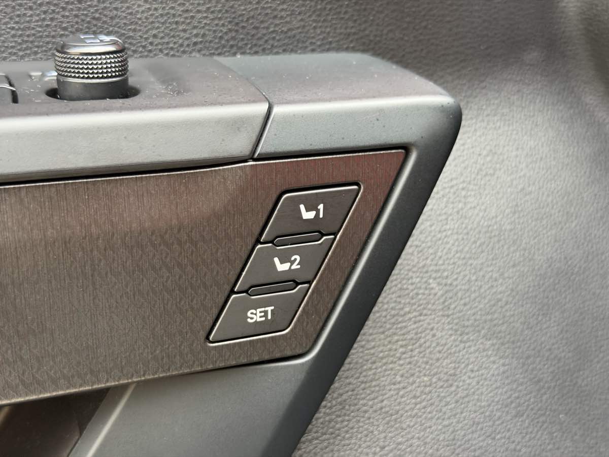Photo 37 of this Toyota Tundra 4WD
