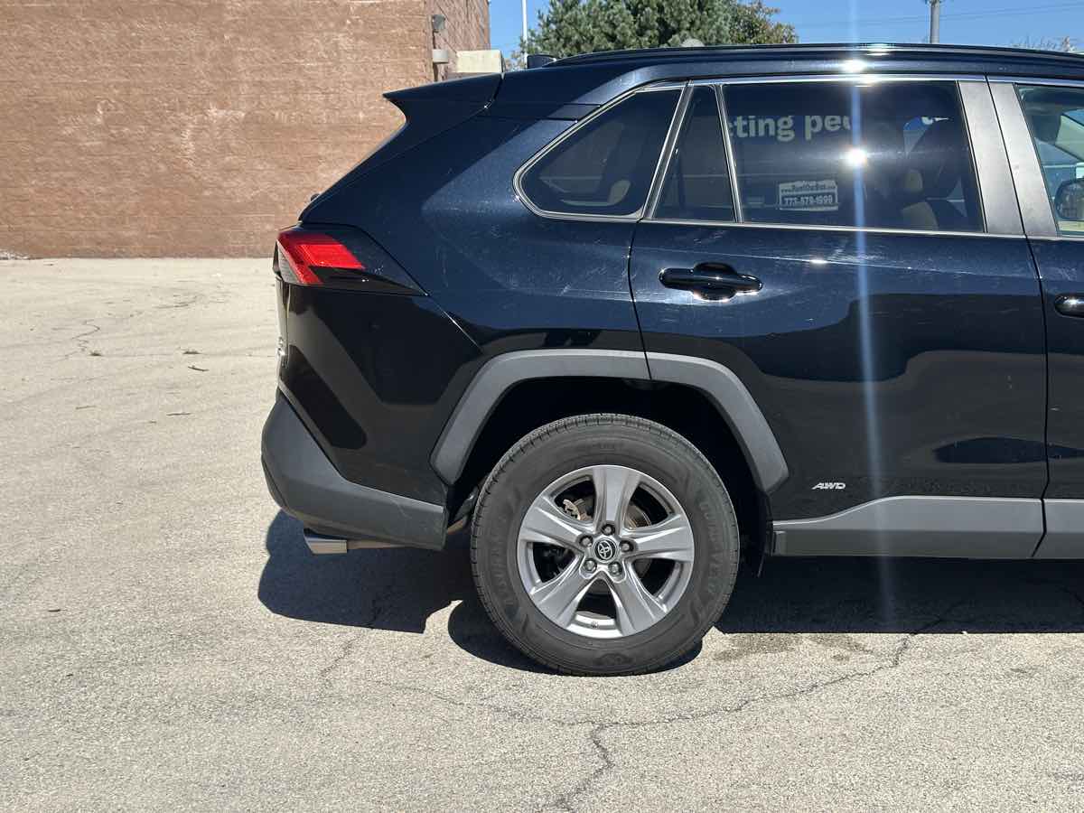 Photo 11 of this Toyota RAV4