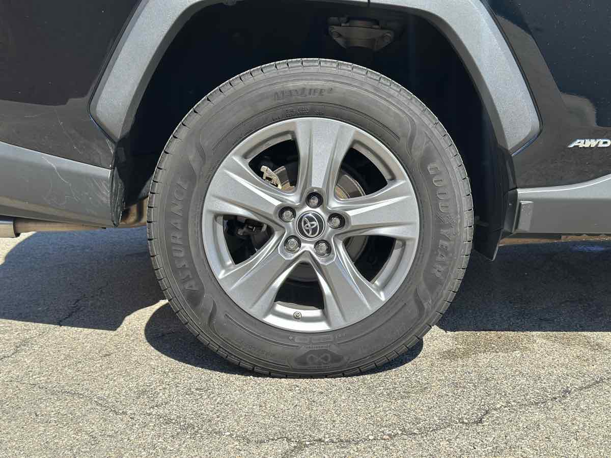 Photo 16 of this Toyota RAV4